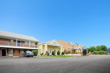 Days Inn by Wyndham KU Lawrence