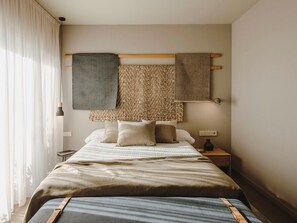 Deluxe Suite | Premium bedding, down comforters, pillowtop beds, minibar - Hotel Chiqui (Santander)
