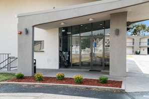 Exterior - Motel 6 Lexington, KY - Airport (Lexington)