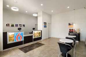 Lobby - Motel 6 Lexington, KY - Airport (Lexington)