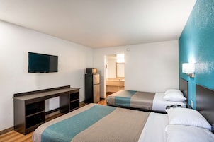 Escritorio, wifi gratis y ropa de cama
