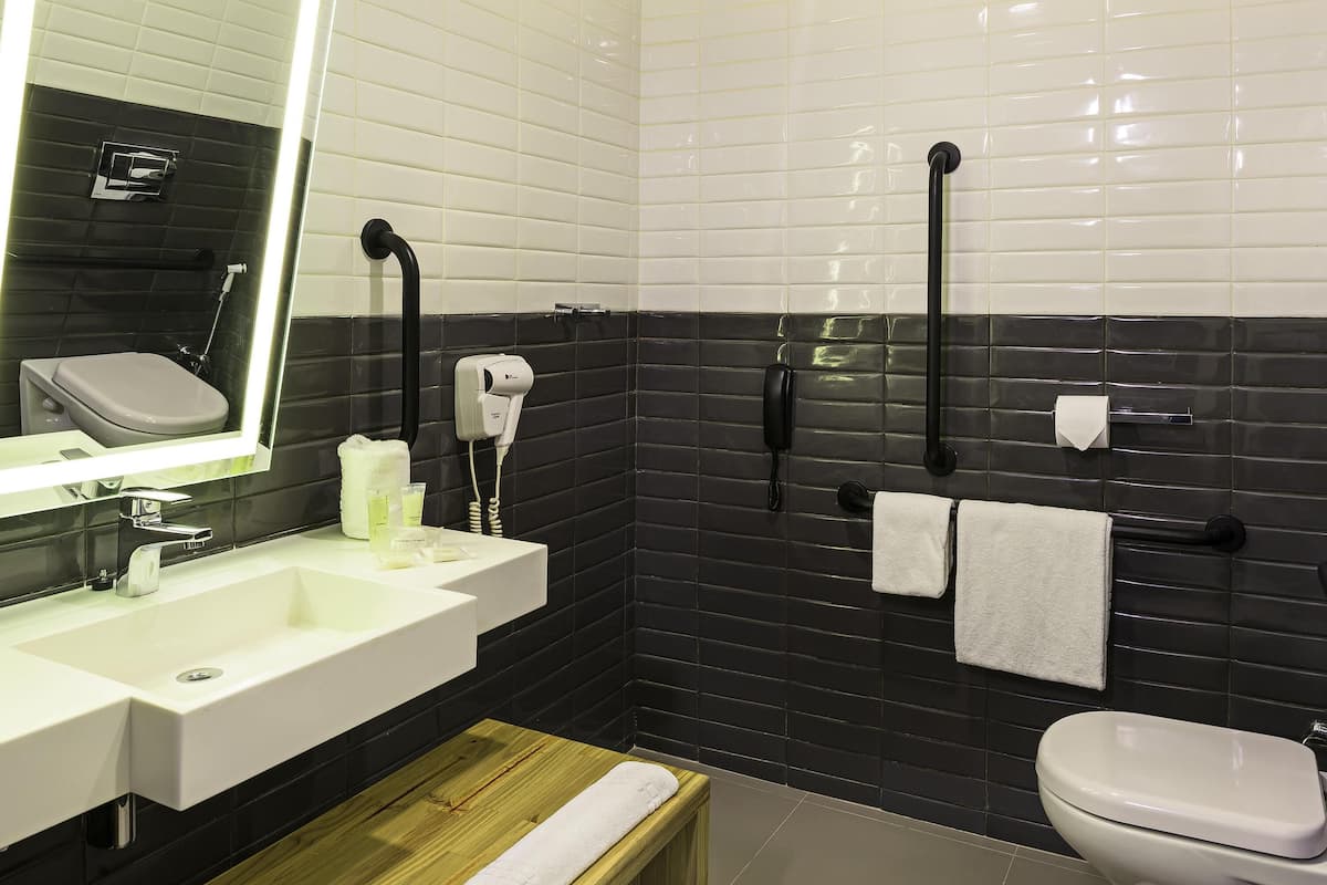 Apartment, 1 Double Bed (Adapted) | Hypo-allergenic bedding, minibar, in-room safe, desk