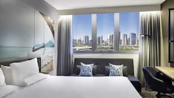 Roupas de cama antialérgicas, frigobar, cofres nos quartos, escrivaninha