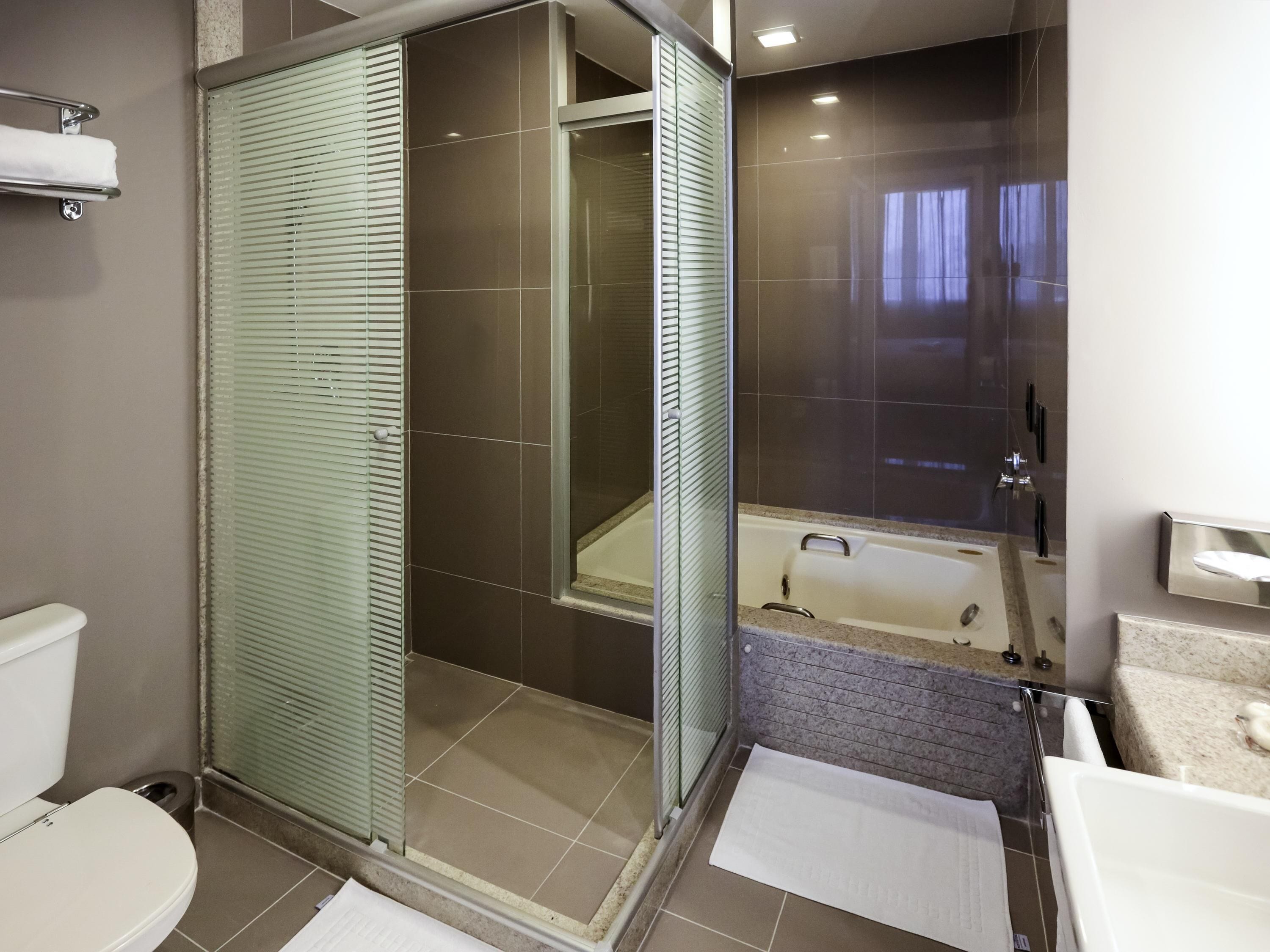 Suite, 1 King Bed | Hypo-allergenic bedding, minibar, in-room safe, desk