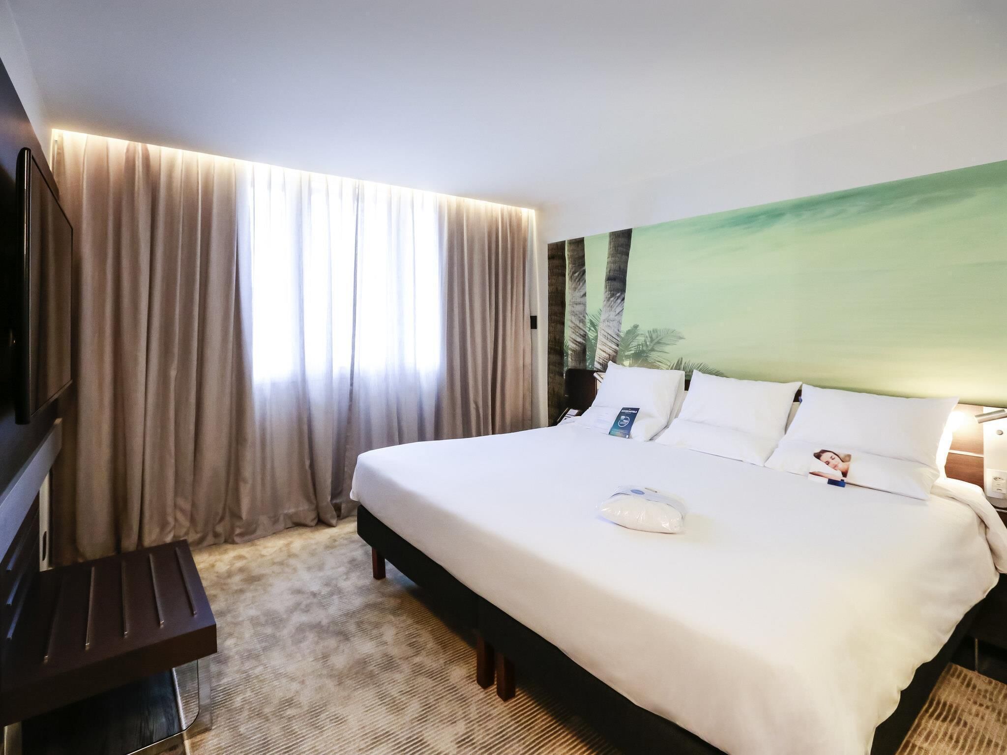 Suite, 1 cama King size | Ropa de cama hipoalergénica y minibar 