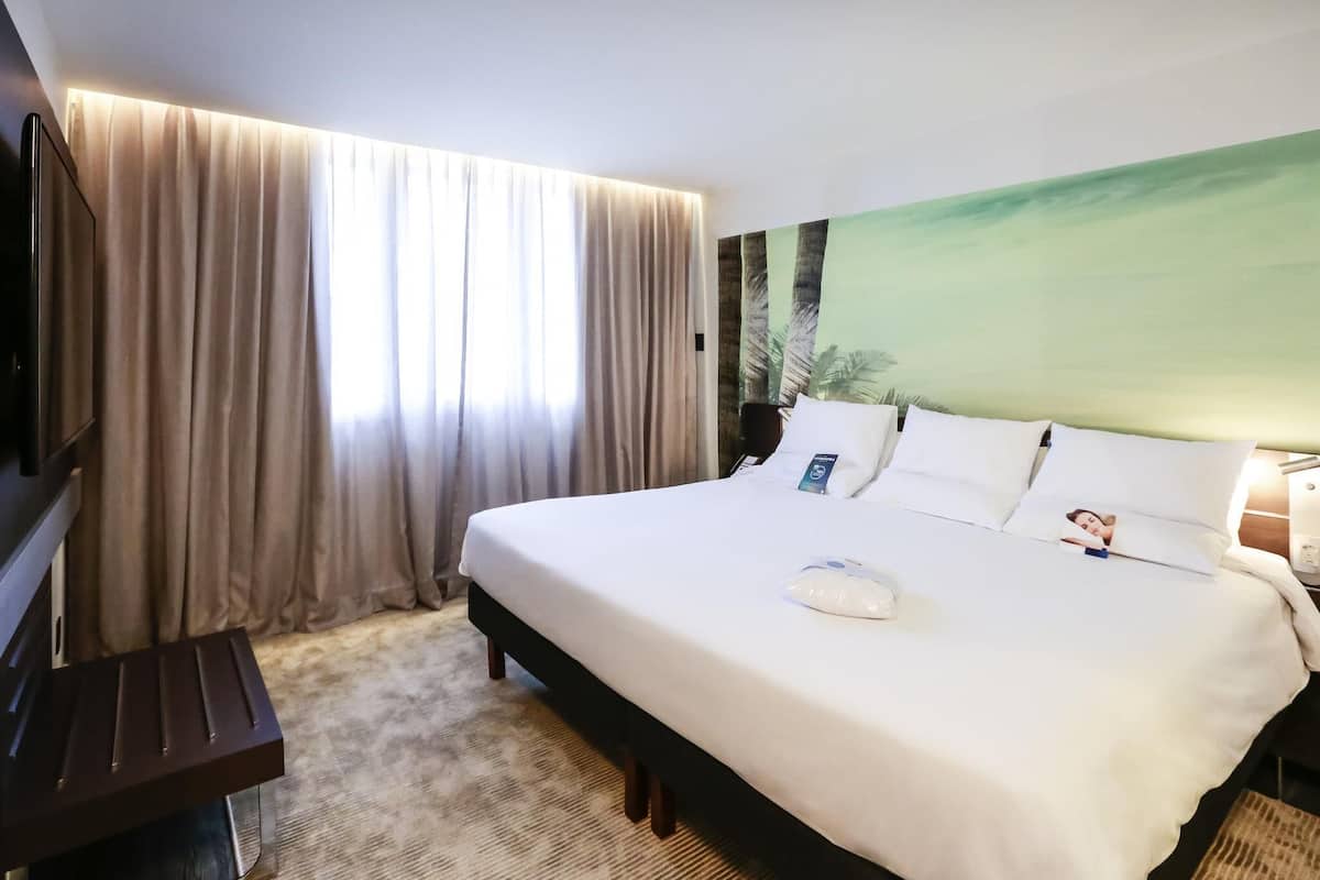Suite, 1 cama King size | Ropa de cama hipoalergénica y minibar