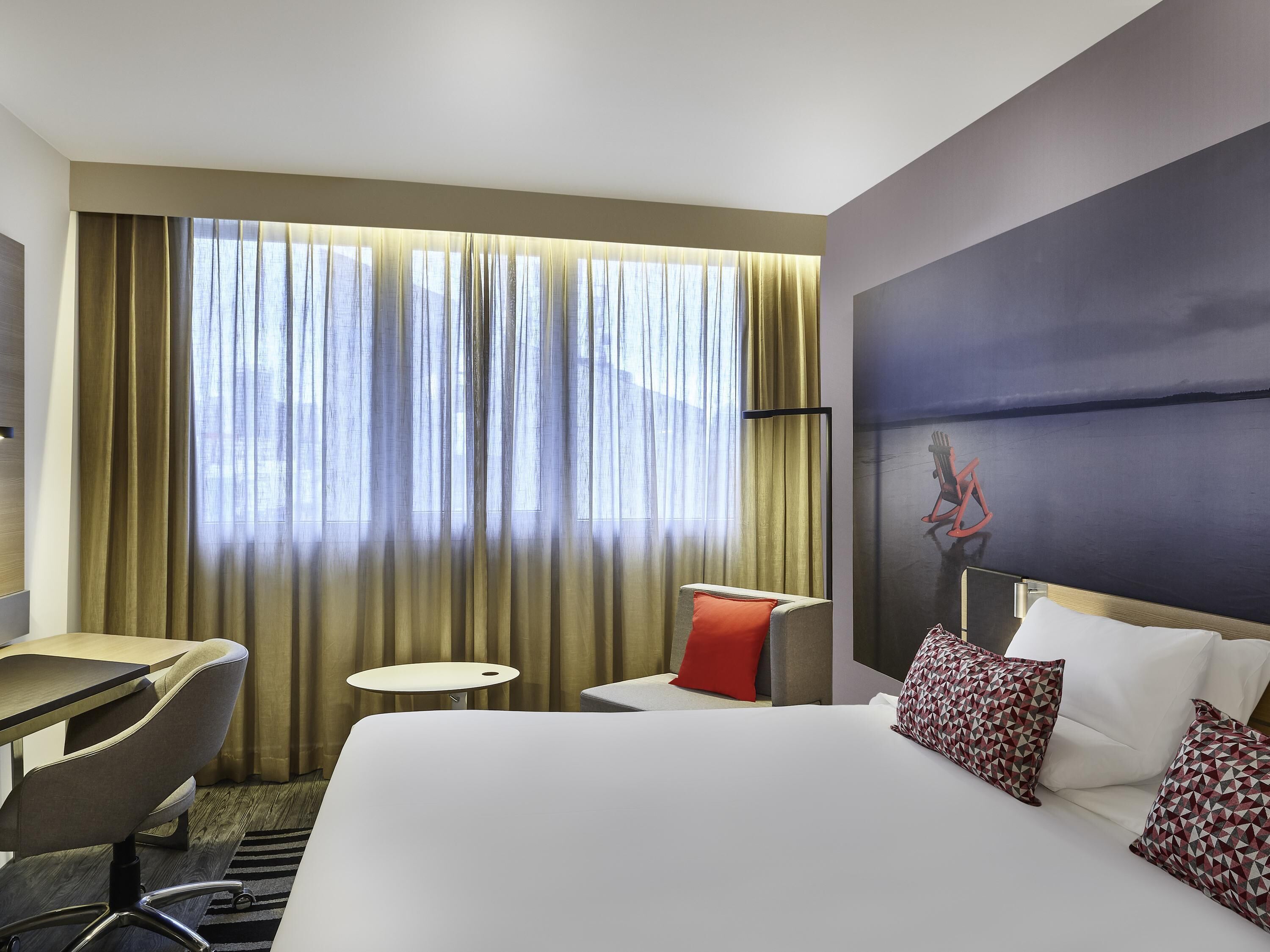 Hypo-allergenic bedding, minibar, in-room safe, desk