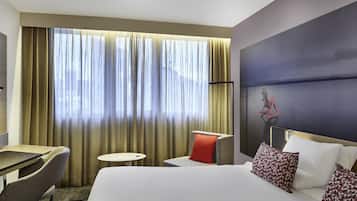 Hypo-allergenic bedding, minibar, in-room safe, desk