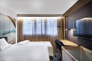 Hypo-allergenic bedding, minibar, in-room safe, desk