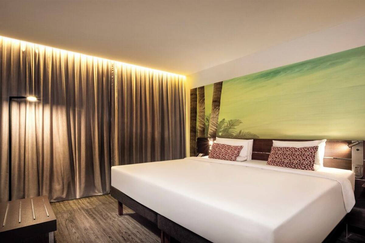 Suite, 1 King Bed | Hypo-allergenic bedding, minibar, in-room safe, desk