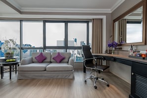 Select Comfort beds, free minibar, in-room safe, desk