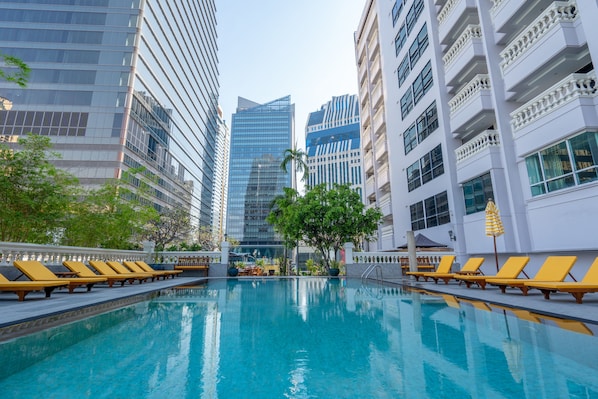 Outdoor pool, pool umbrellas, sun loungers