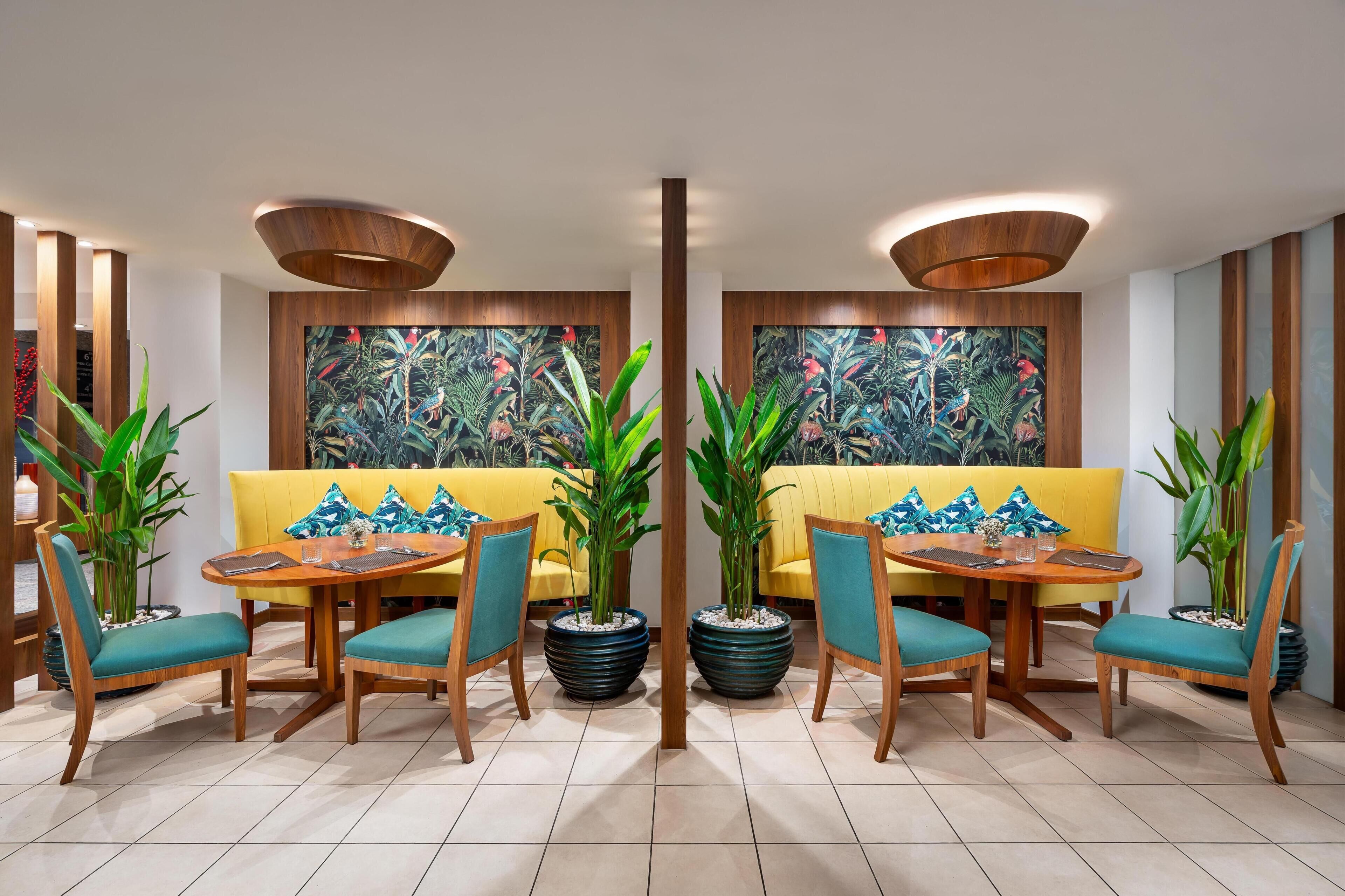 2 restaurants; breakfast, lunch, dinner, and brunch served