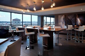 Lounge - Delta Hotels by Marriott Kingston Waterfront (Kingston)