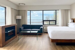 Deluxe Room, 1 King Bed, Corner | Egyptian cotton sheets, premium bedding, down duvets, pillow-top beds - Delta Hotels by Marriott Kingston Waterfront (Kingston)