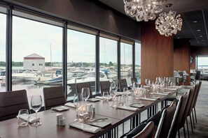 Breakfast, lunch and dinner served - Delta Hotels by Marriott Kingston Waterfront (Kingston)