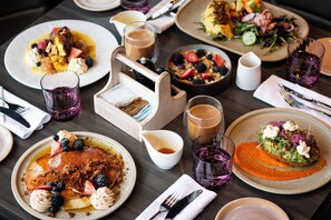 Petit déjeuner complet servi tous les jours en supplément