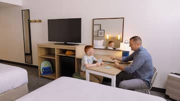 Habitación, 2 camas Queen size | Caja de seguridad en la habitación y escritorio