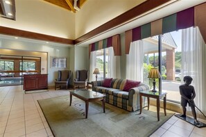 49-inch LCD TV with satellite channels, TV - The Staunton Inn (Staunton)