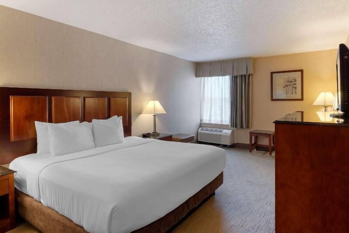 In-room safe, desk, laptop workspace, blackout curtains