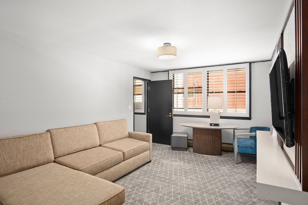 Tilden Hotel by null