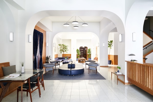 Lobby lounge