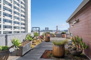 顶层房 (Rooftop) | 露台