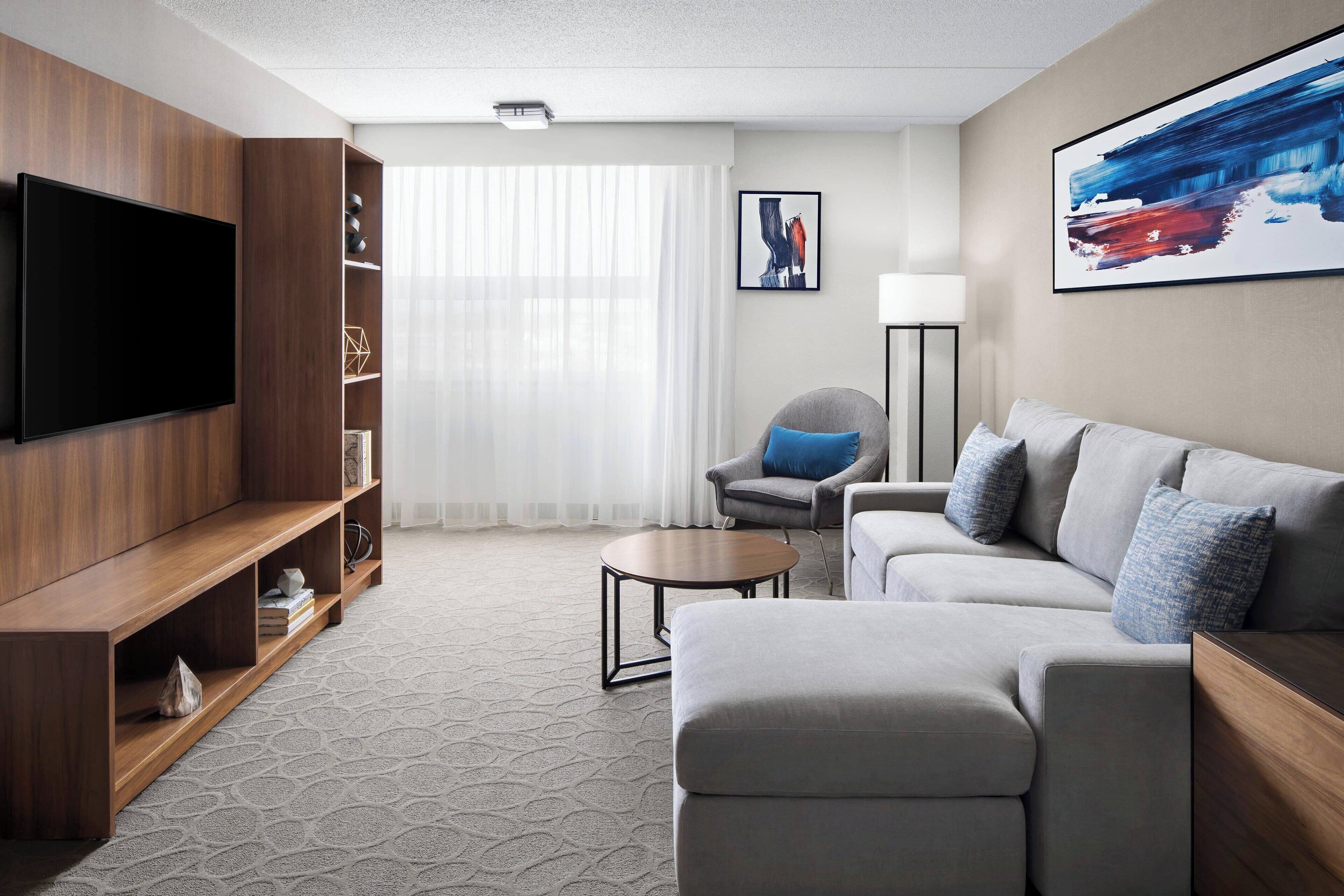 deluxe suite, 1 bedroom | living room | 55-inch tv with cable channels, netflix, hulu