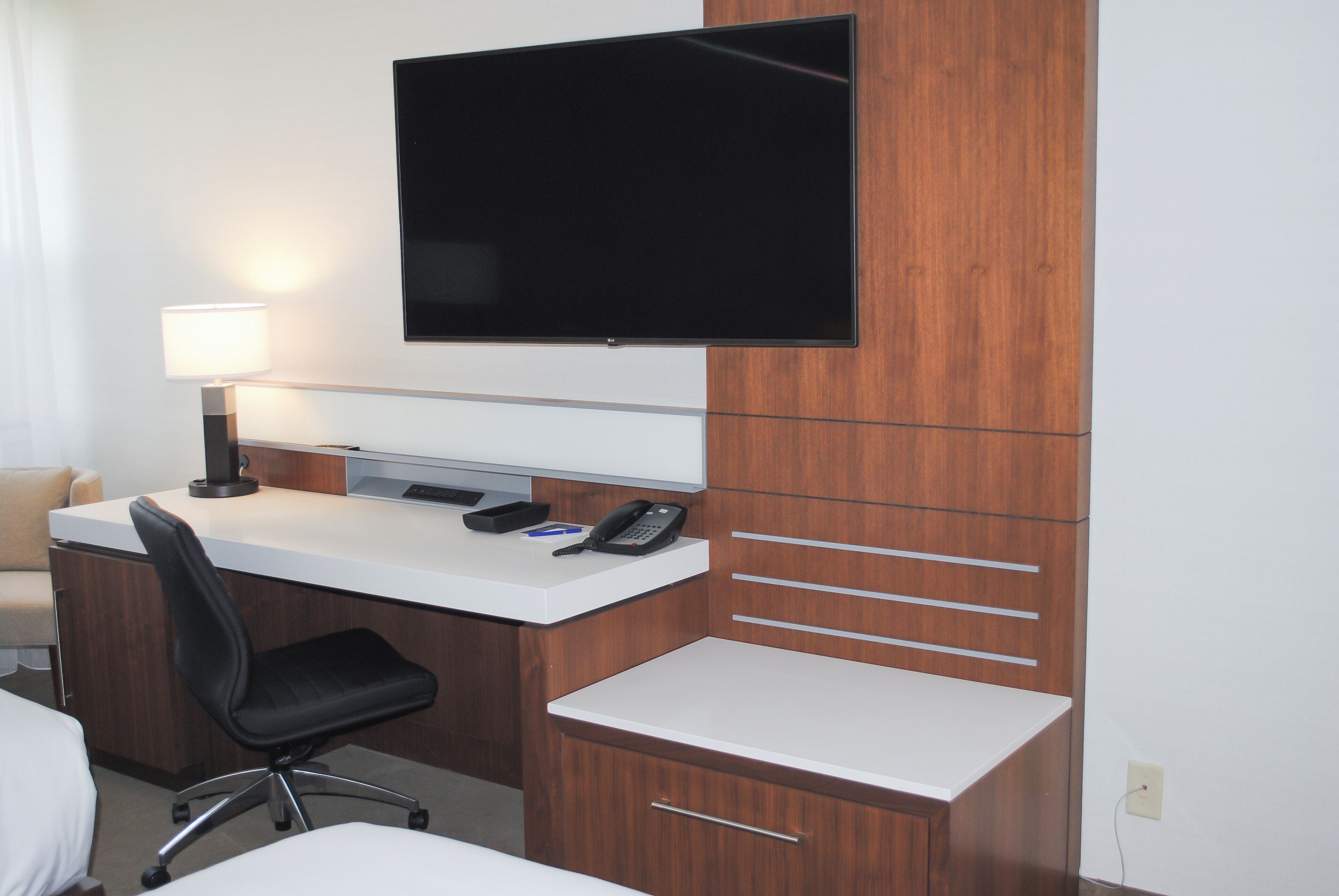 standard room, 1 king bed (mobility accessible, tub) | 1 bedroom, premium bedding, down duvets, pillow-top beds