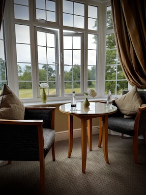 Executive Double Room | Hypo-allergenic bedding, memory-foam beds, individually decorated, desk