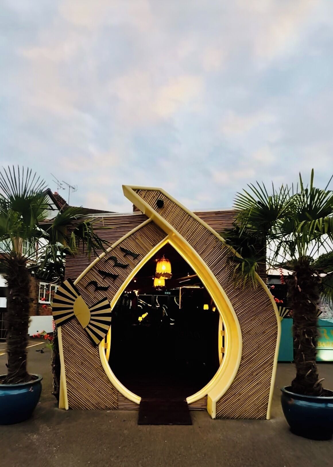 2 restaurants, breakfast, dinner served; british cuisine