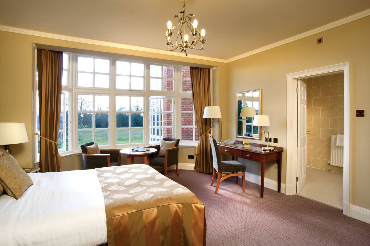 Executive Double Room | Hypo-allergenic bedding, memory-foam beds, desk, blackout curtains