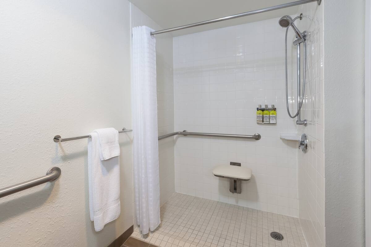 studio suite, 1 queen bed, accessible (communication, transfer shower) | bathroom | combined shower/bathtub, free toiletries, hair dryer, towels
