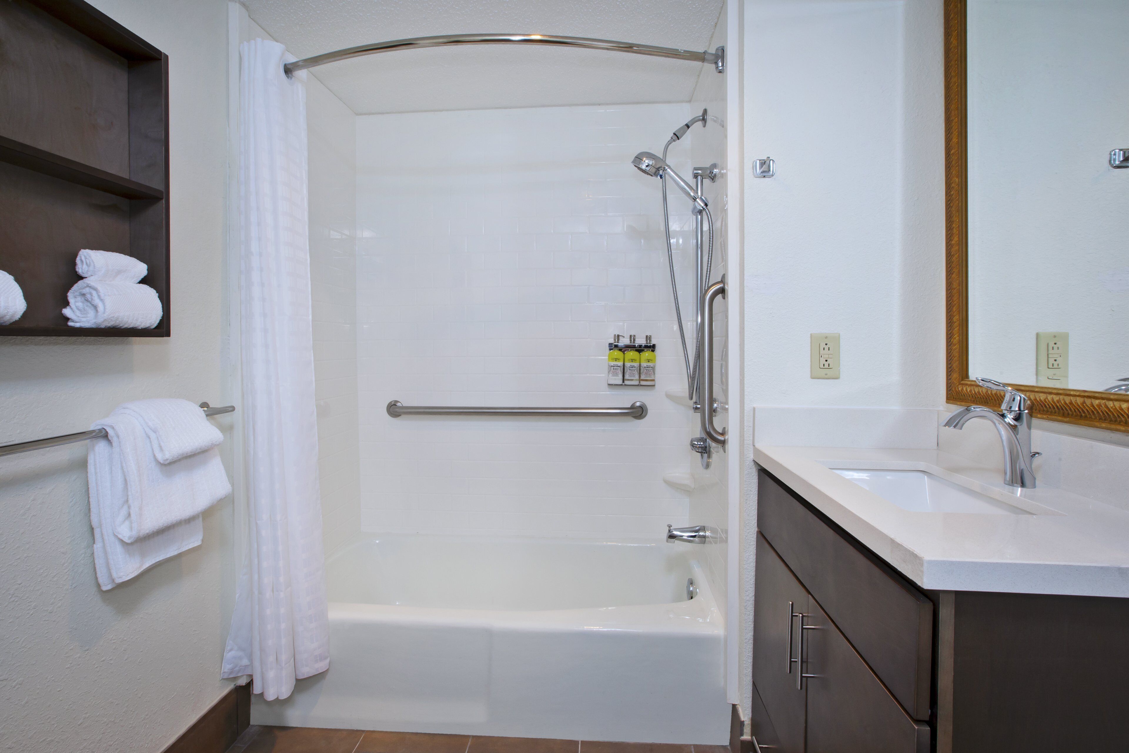 combined shower/bathtub, free toiletries, hair dryer, towels