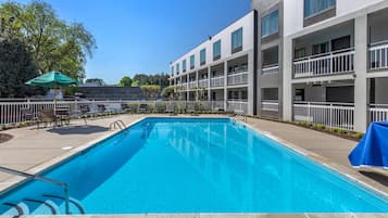 Seasonal outdoor pool, open 8:00 AM to 10:00 PM, pool loungers