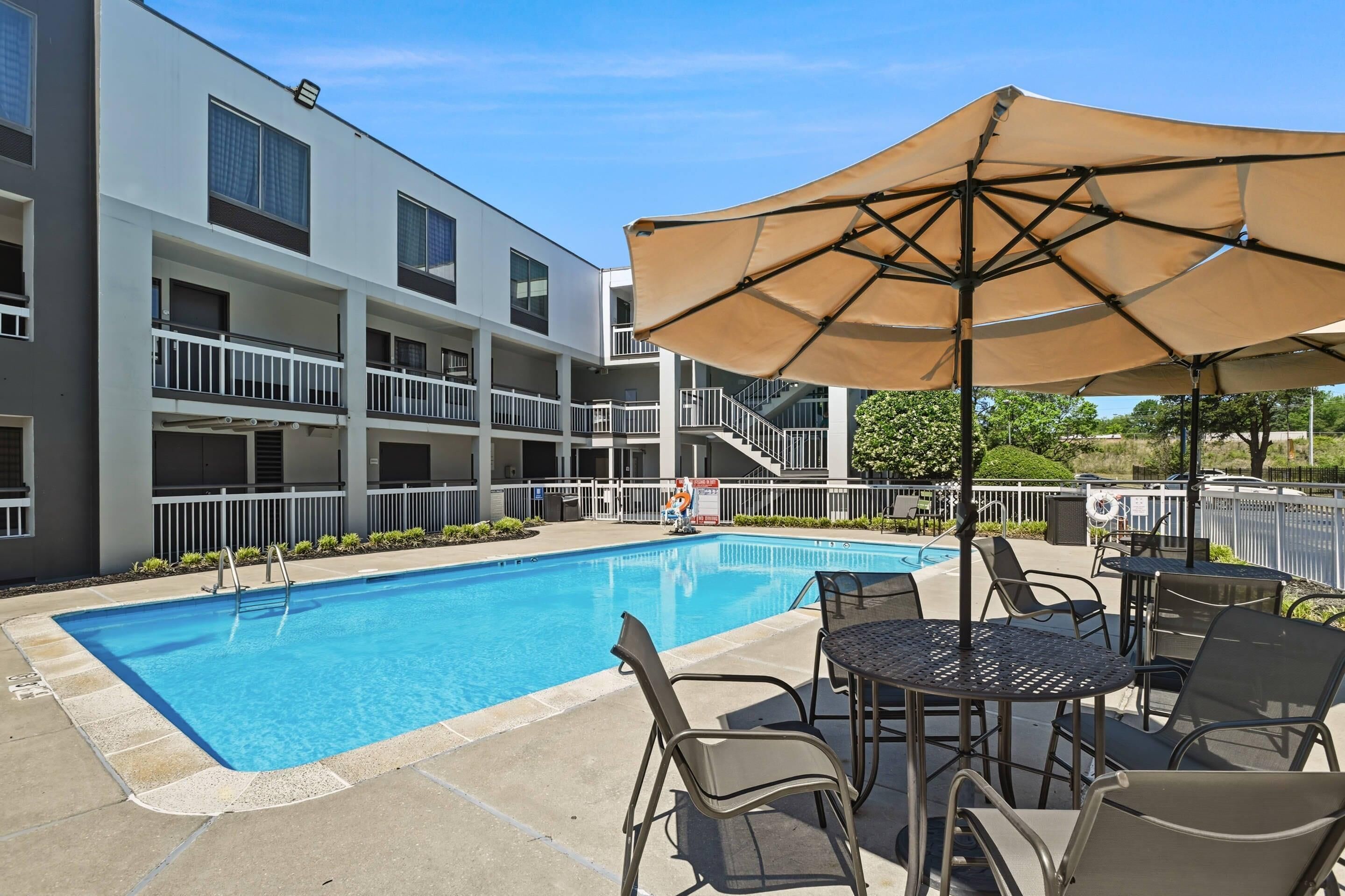 Seasonal outdoor pool, open 8:00 AM to 10:00 PM, sun loungers