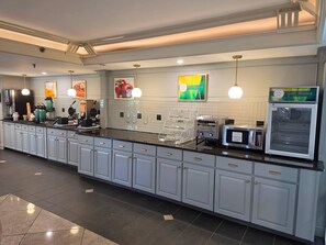 بوفيه فطور مجانًا