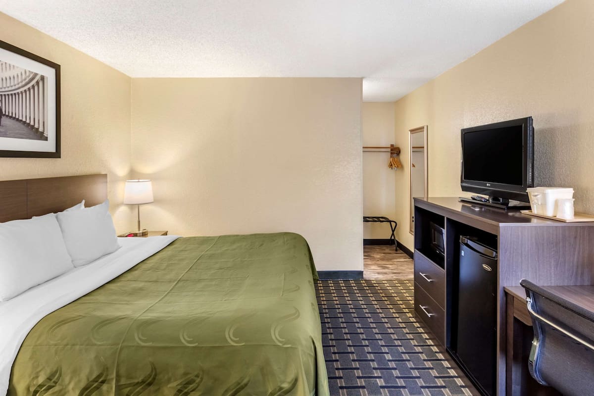 Desk, iron/ironing board, free WiFi, bed sheets