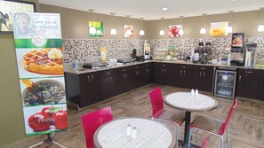 Café da manhã completo grátis todos os dias