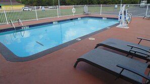 Seasonal outdoor pool - Quality Inn Glenpool - Tulsa (Glenpool)