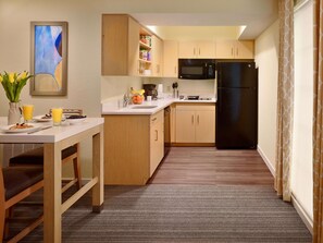 Full-sized fridge, microwave, stovetop, dishwasher