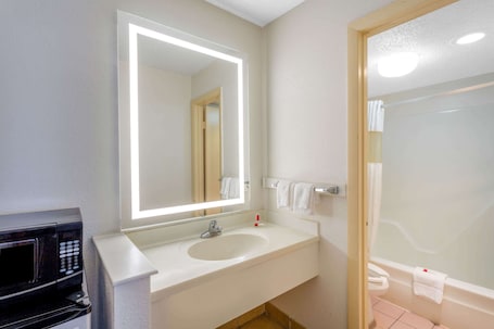 Free toiletries, hair dryer, towels. Howard Johnson by Wyndham Virginia Beach