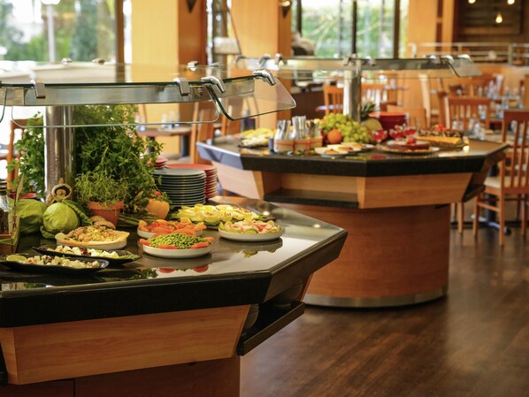 Breakfast served - Novotel Porto Gaia (Vila Nova de Gaia)