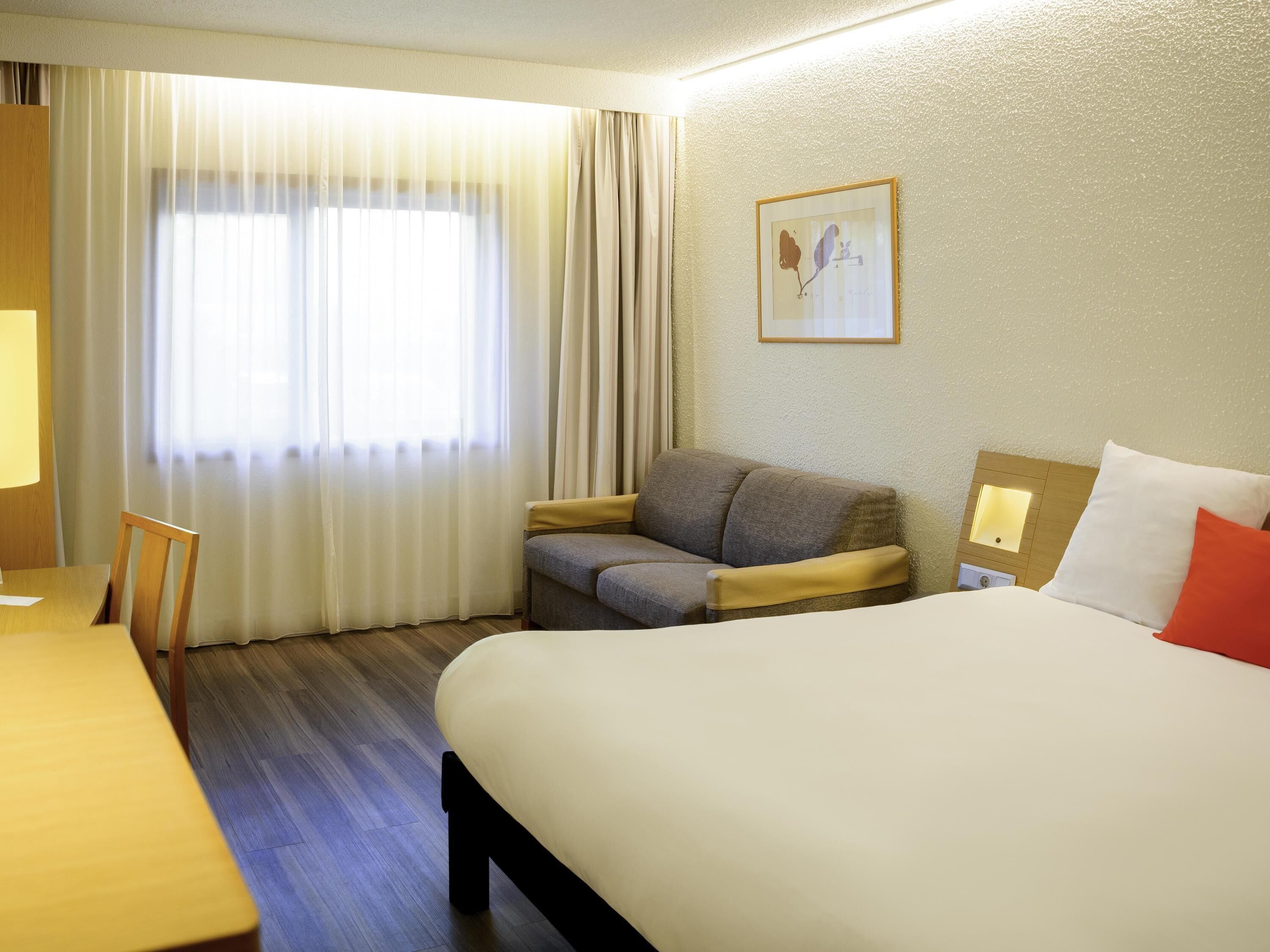 Phòng 2 giường đơn Tiêu chuẩn | Minibar, két bảo mật tại phòng, bàn 