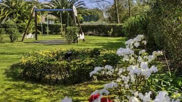 2 piscinas al aire libre, tumbonas