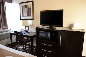 Premium bedding, in-room safe, laptop workspace, blackout curtains - Comfort Inn Dunmore - Scranton East (Scranton)