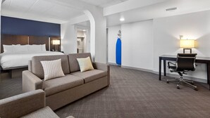Premium bedding, in-room safe, laptop workspace, blackout drapes - Comfort Inn Dunmore - Scranton East (Scranton)