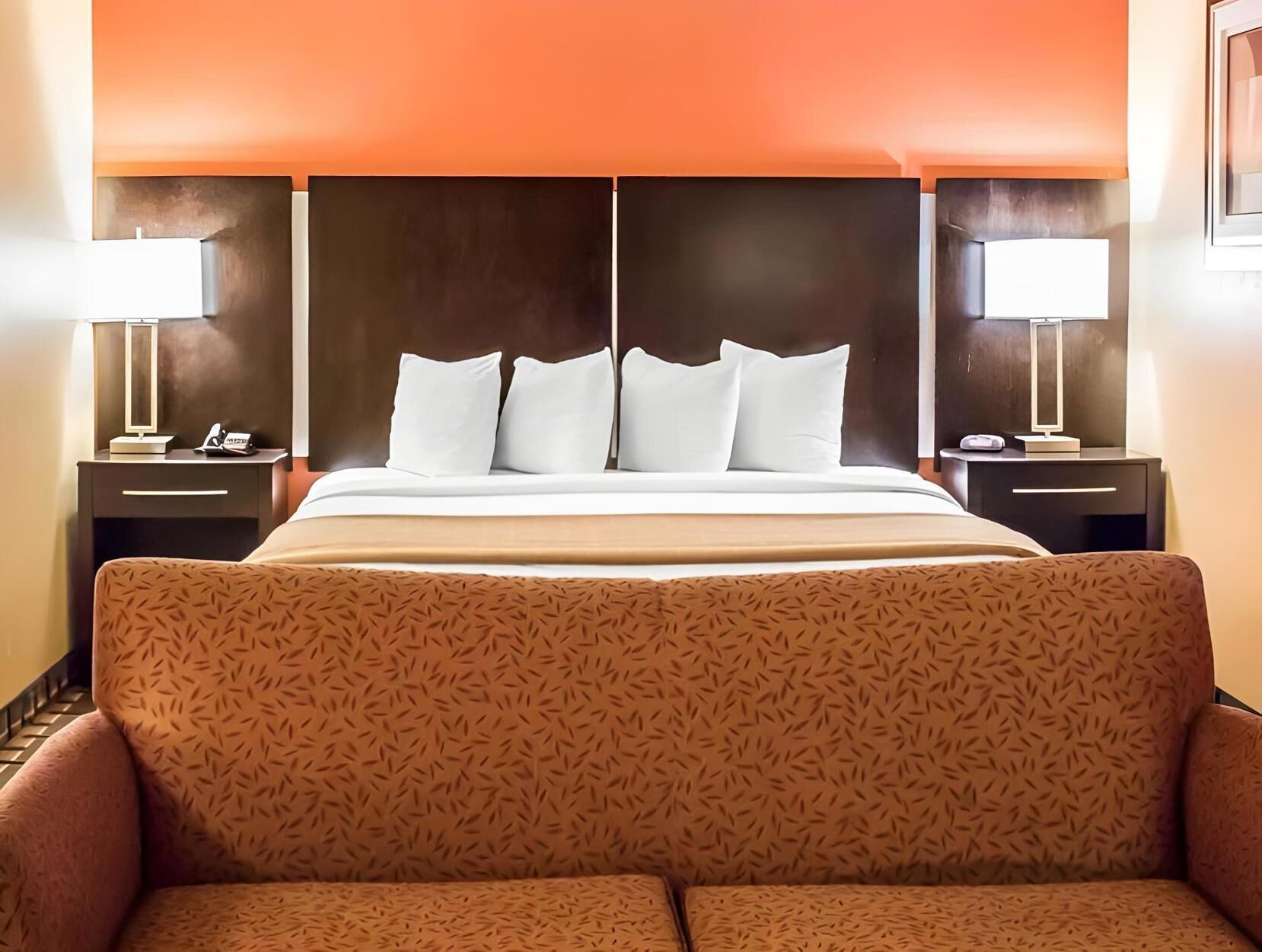 Premium bedding, in-room safe, laptop workspace, blackout drapes
