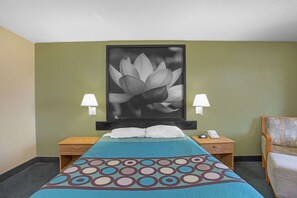 Desk, blackout curtains, soundproofing, iron/ironing board - Super 8 by Wyndham Dunn (Dunn)