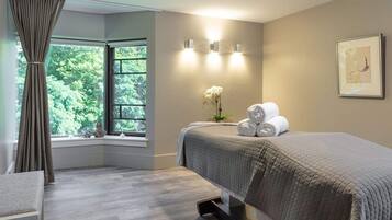 Couples treatment room(s), steam room, body treatments